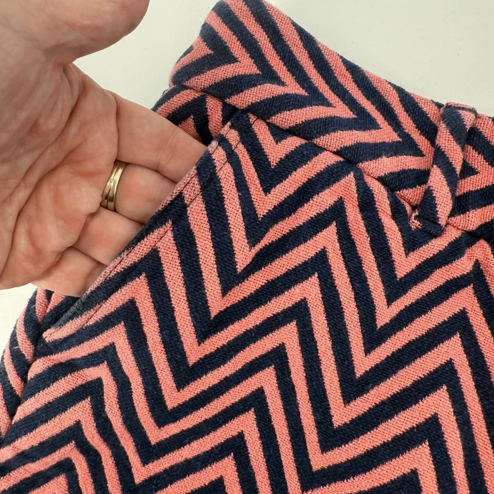 ANN TAYLOR LOFT Women's Size 10 The Riviera Shorts Pink Navy Chevron 100% Cotton - Picture 3 of 10